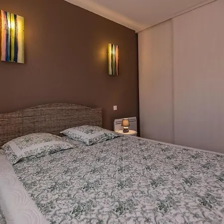 Maison 6 Personnes Piscine Et Jacuzzi Holiday home