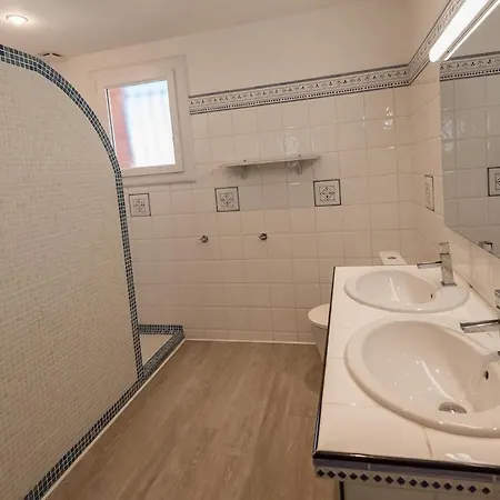 Maison 6 Personnes Piscine Et Jacuzzi